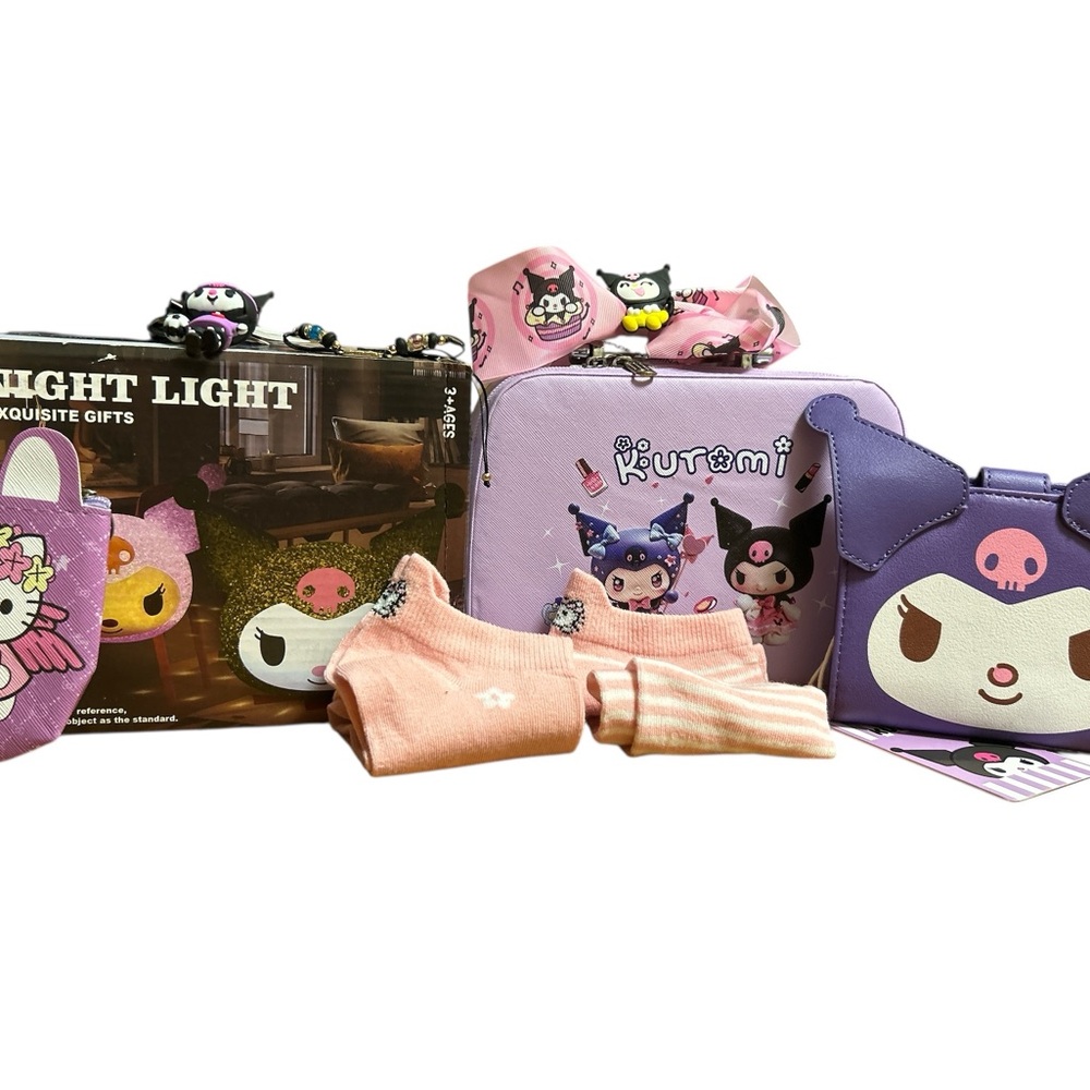 Kuromi Bundke/ nightl light, makeup kit, purse, bow and more